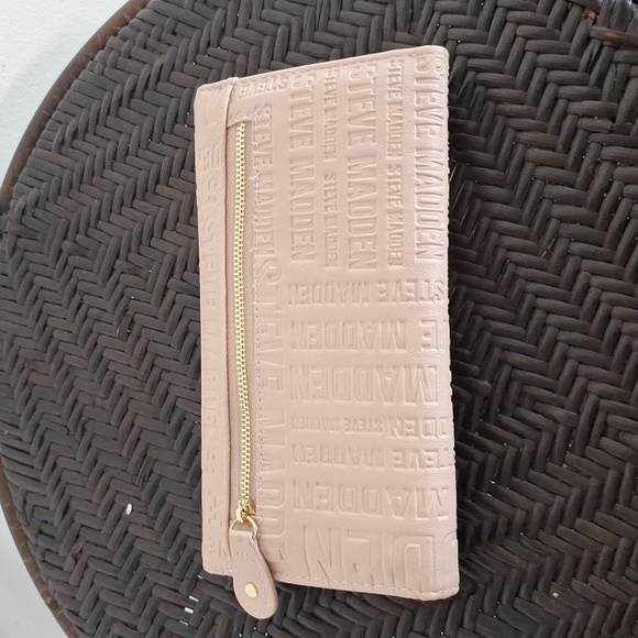 Steve Madden Logobar Clutch Wallet  Pretty Blush Pink - Picture 9 of 9